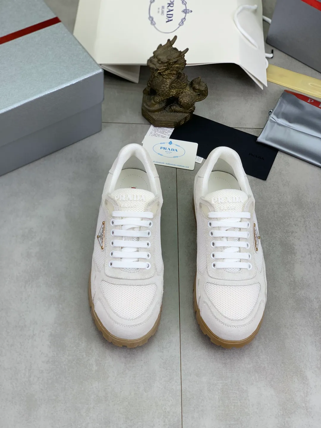 Men's men's shoes 💰P520💰 [New style] popular models are on the official website, 🆘 Trendy brand (Prada) mainly promotes popular models, avant-garde and versatile fashionable men's shoes private version mold opening, cowhide surface splicing 1:1.. Fashionable and simple, original imported cowhide lining cowhide feet; the atmosphere and personality are more fashionable, eye-catching and pursuing class. It will subvert the old idea and be a must-have for fashion trendsetters with you! Must keep it for yourself! Tall and comfortable, large and low, high-end quality workmanship. Code number: 38-45 3️⃣optional.